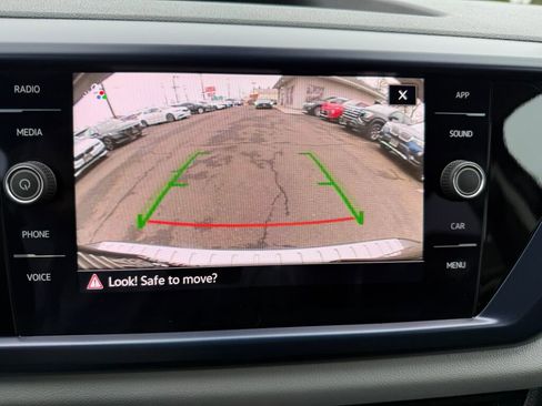 Used 2023 Volkswagen Taos SE w/ Panoramic Sunroof Package AWD/4WD image 18