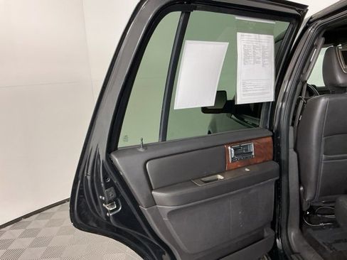 Used 2011 Lincoln Navigator Ultimate image 20
