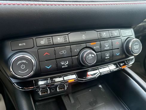 Used 2023 Dodge Durango GT image 29