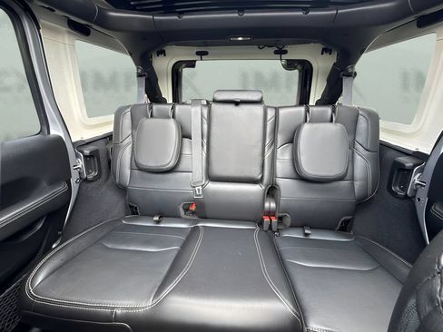 Used 2021 Jeep Wrangler Unlimited Sahara w/ Cold Weather Group AWD/4WD image 7