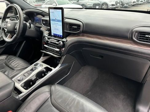 Used 2022 Ford Explorer Platinum w/ Technology Package image 12