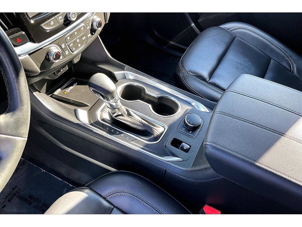 Used 2023 Chevrolet Traverse LT FWD image 15