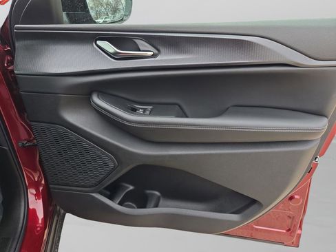 New 2025 Jeep Grand Cherokee Altitude RWD image 31