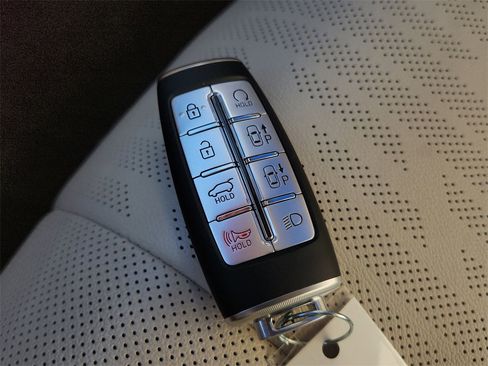 Used 2022 Genesis GV80 2.5T w/ Prestige Package 04 image 31