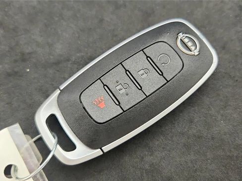 Used 2023 Nissan Rogue SV AWD/4WD image 14