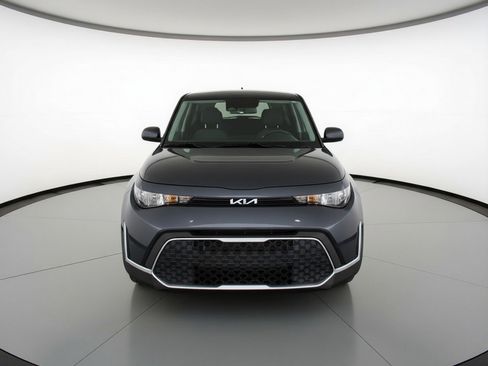 Used 2025 Nissan Rogue SV image 2