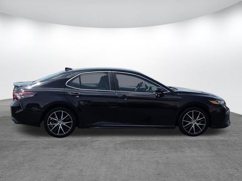 Used 2024 Toyota Camry SE FWD image 3