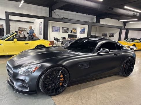 Used 2016 Mercedes-Benz AMG GT S w/ Exclusive Interior Package image 4