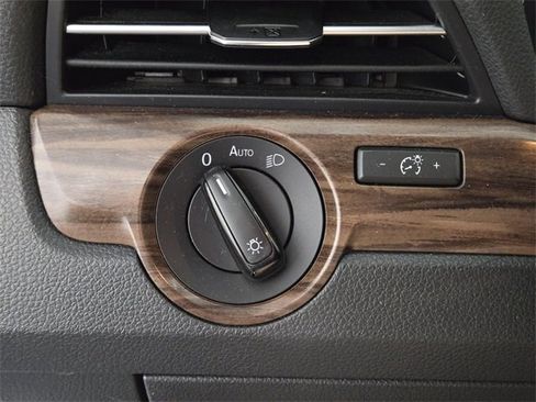 Used 2020 Volkswagen Passat 2.0T SEL image 39