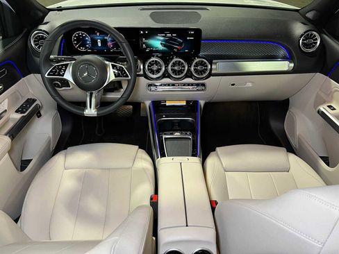 Certified 2025 Mercedes-Benz GLB 250 4MATIC image 39