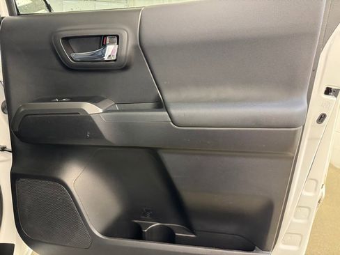 Used 2022 Toyota Tacoma TRD Off-Road image 23