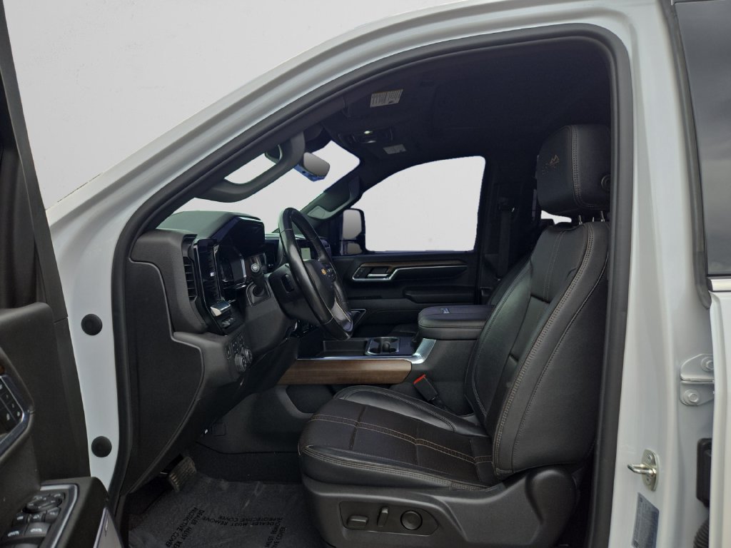 Used 2024 Chevrolet Silverado 2500 High Country w/ High Country Premium Package AWD/4WD image 11