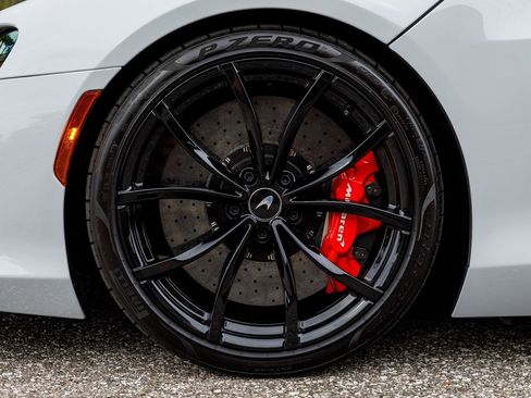 Used 2025 McLaren Artura Spider image 27