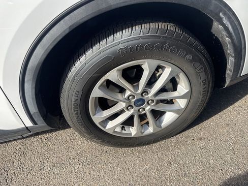 Used 2020 Ford Escape SE image 4