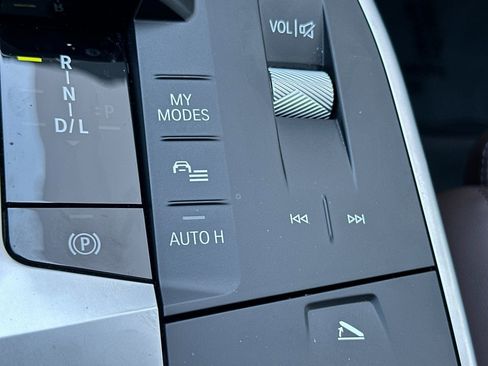 Used 2025 BMW X1 xDrive28i w/ Technology Package image 18