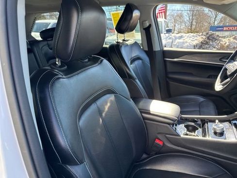 Certified 2023 Jeep Grand Cherokee Limited w/ Luxury Tech Group II image 14