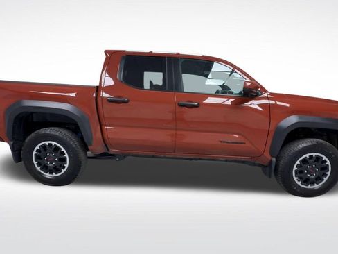 Used 2025 Toyota Tacoma TRD Off-Road AWD/4WD image 12