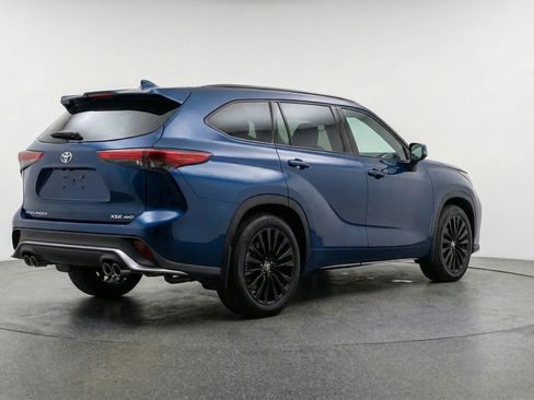 Used 2025 Toyota Highlander XSE image 9