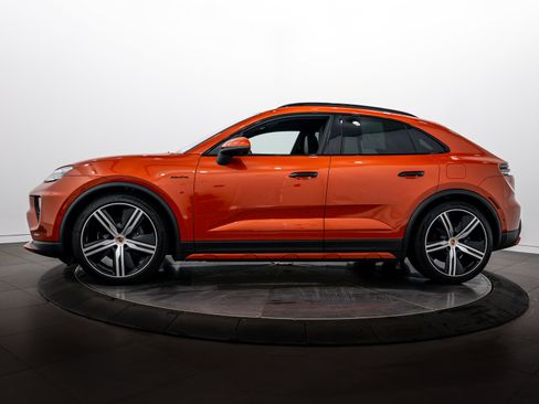 Certified 2025 Porsche Macan Electric RWD image 2