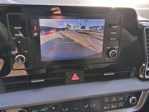 Used 2023 Kia Sportage LX image 6