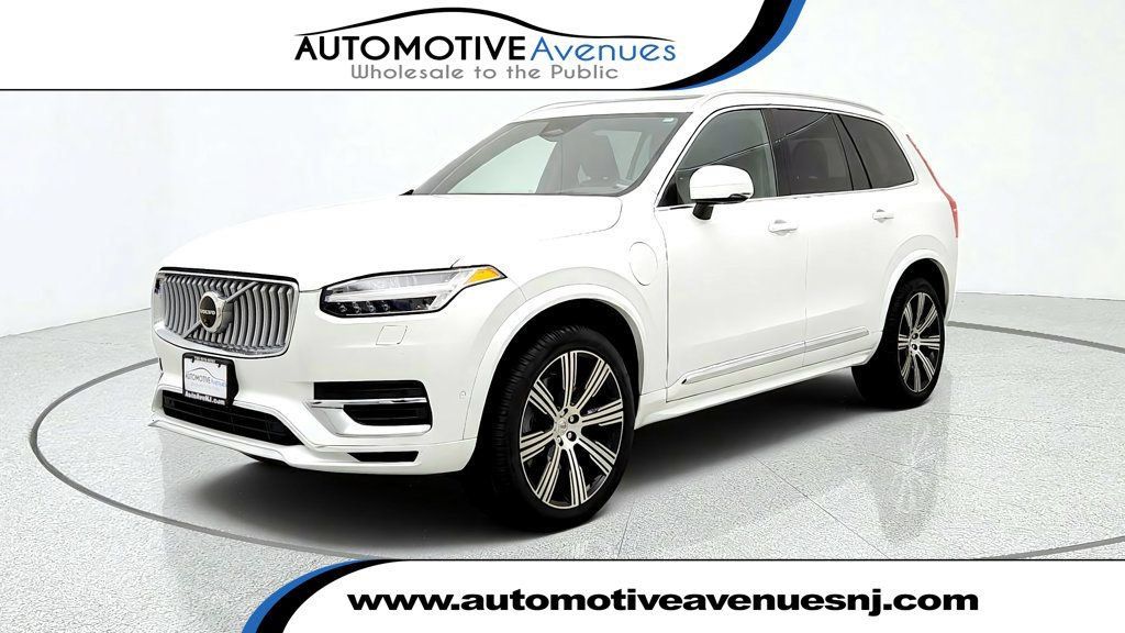 Used 2025 Volvo XC90 T8 Plus w/ Protection Package Premier AWD/4WD image 1