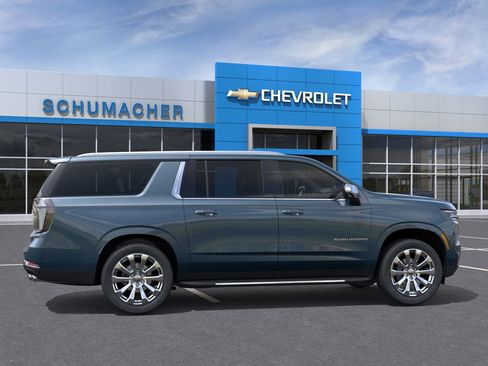 New 2025 Chevrolet Suburban Premier AWD/4WD image 29