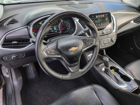 Used 2016 Chevrolet Malibu LT w/ Leather Package image 2