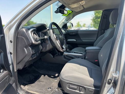 Used 2022 Toyota Tacoma SR5 AWD/4WD image 13