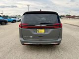 Used 2023 Chrysler Pacifica Touring-L image 3