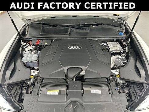 Certified 2022 Audi Q8 Premium image 28