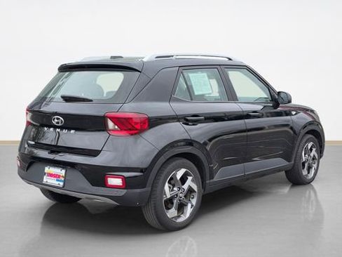 Used 2025 Hyundai Venue SEL FWD image 3