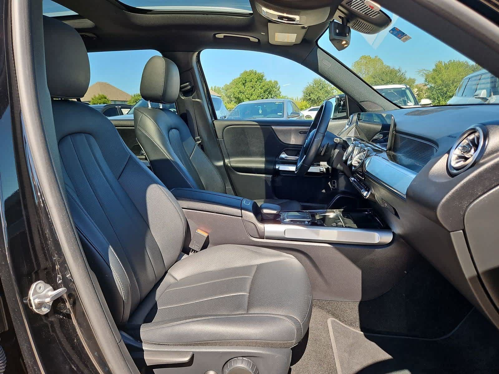 Used 2022 Mercedes-Benz EQB 300 4MATIC image 22