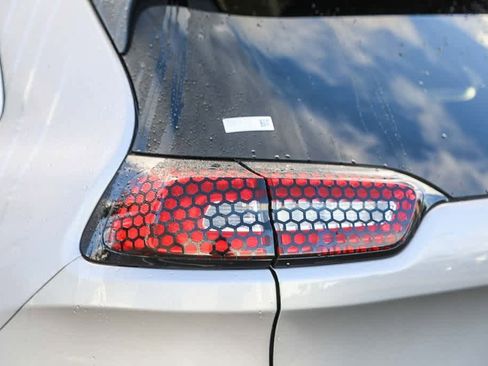 Used 2018 Jeep Cherokee Limited image 8