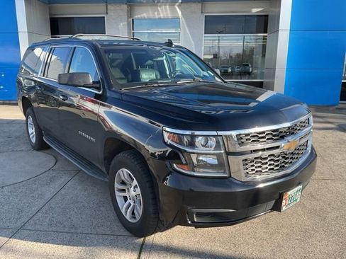 Used 2019 Chevrolet Suburban LT image 2