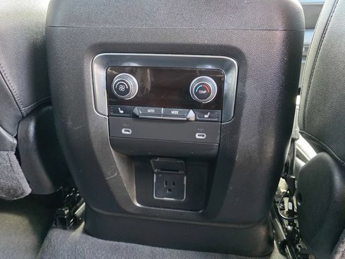 Used 2024 Chevrolet Tahoe Premier AWD/4WD image 37