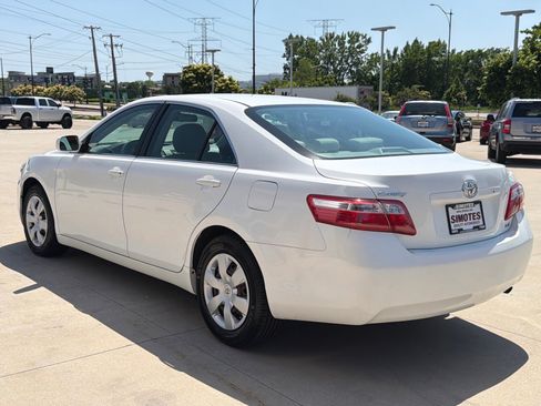 Used 2009 Toyota Camry LE FWD image 6
