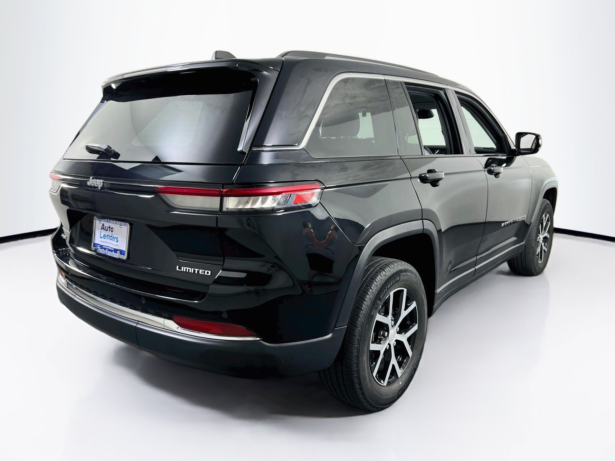 Used 2023 Jeep Grand Cherokee Limited AWD/4WD image 5
