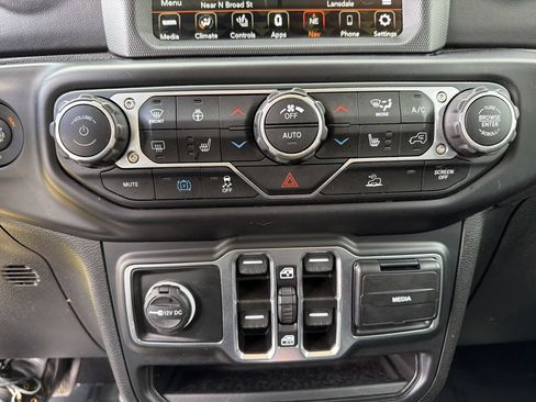 Used 2023 Jeep Wrangler Unlimited Sahara w/ Cold Weather Group AWD/4WD image 27