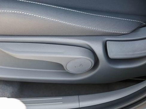 New 2025 Hyundai Elantra SEL image 25