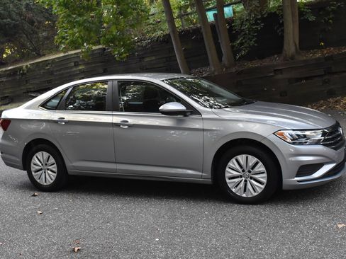 Used 2019 Volkswagen Jetta S w/ Driver Assistance Package image 11