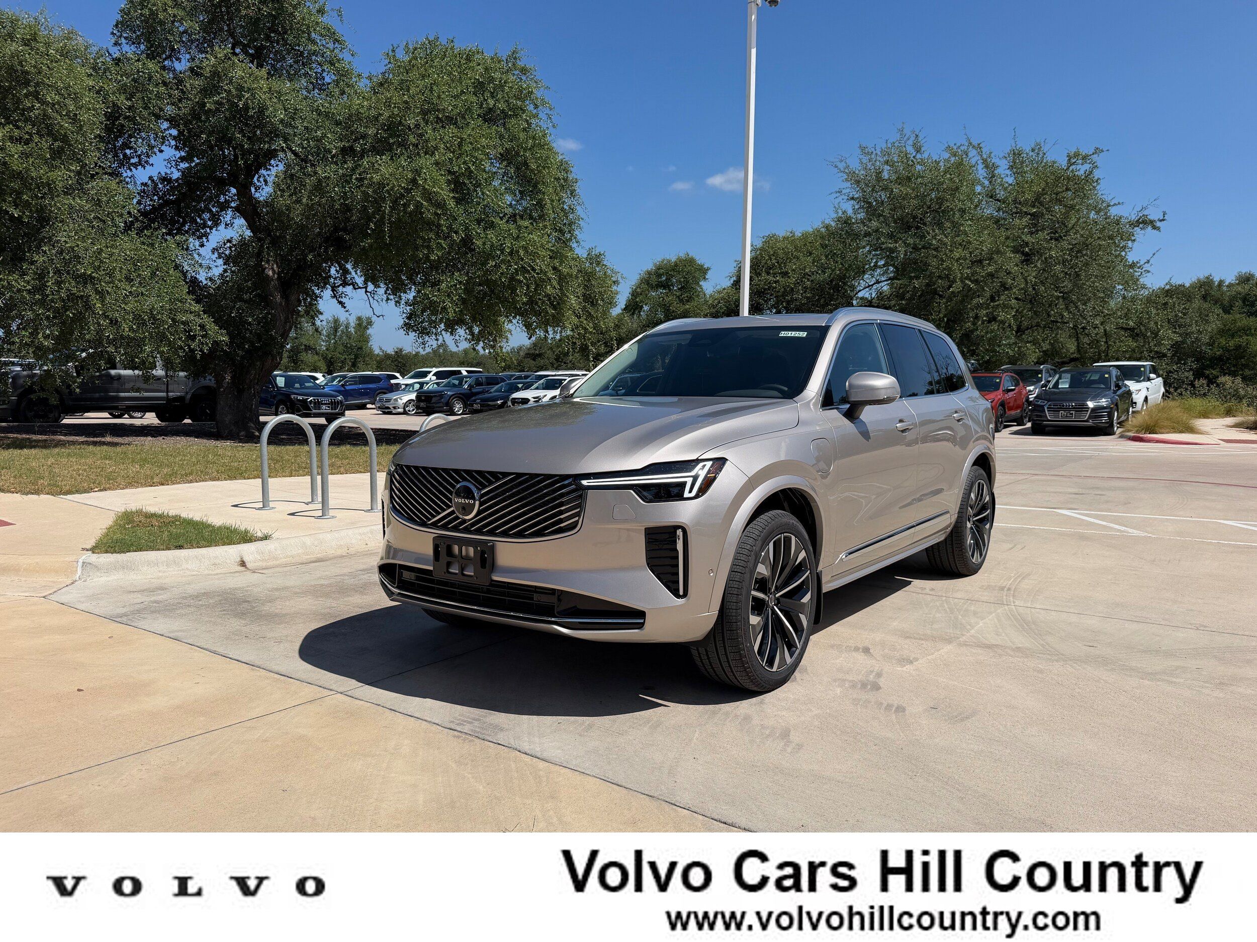 New 2026 Volvo XC90 T8 Plus w/ Protection Package Premier AWD/4WD image 1
