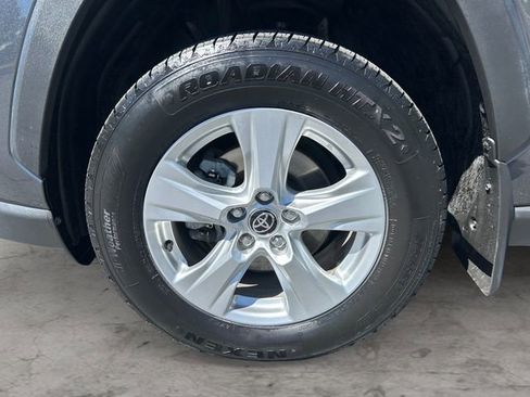Used 2021 Toyota RAV4 XLE w/ Convenience Package AWD/4WD image 9