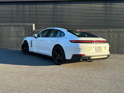 Certified 2025 Porsche Panamera 4 image 3