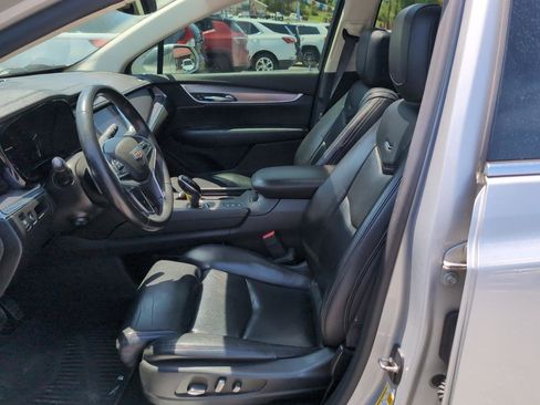 Used 2017 Cadillac XT5 Luxury AWD/4WD image 9