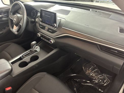 Used 2025 Nissan Altima 2.5 SV FWD image 26
