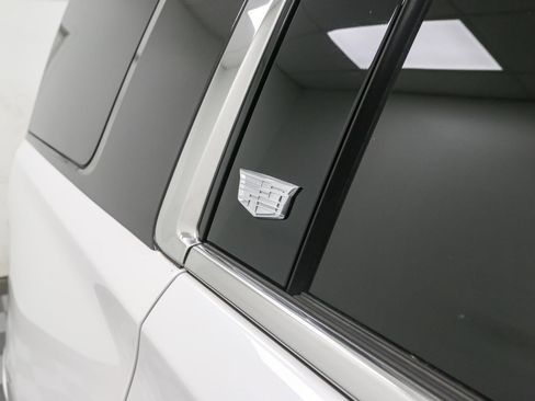 Used 2017 Cadillac Escalade Luxury image 8