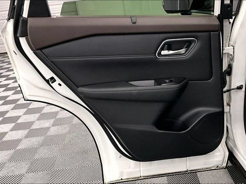 Used 2023 Nissan Rogue Platinum w/ Platinum Premium Package AWD/4WD image 23