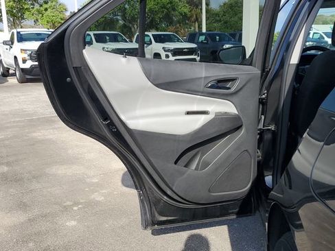 Used 2023 Chevrolet Equinox LS w/ LS Convenience Package image 12