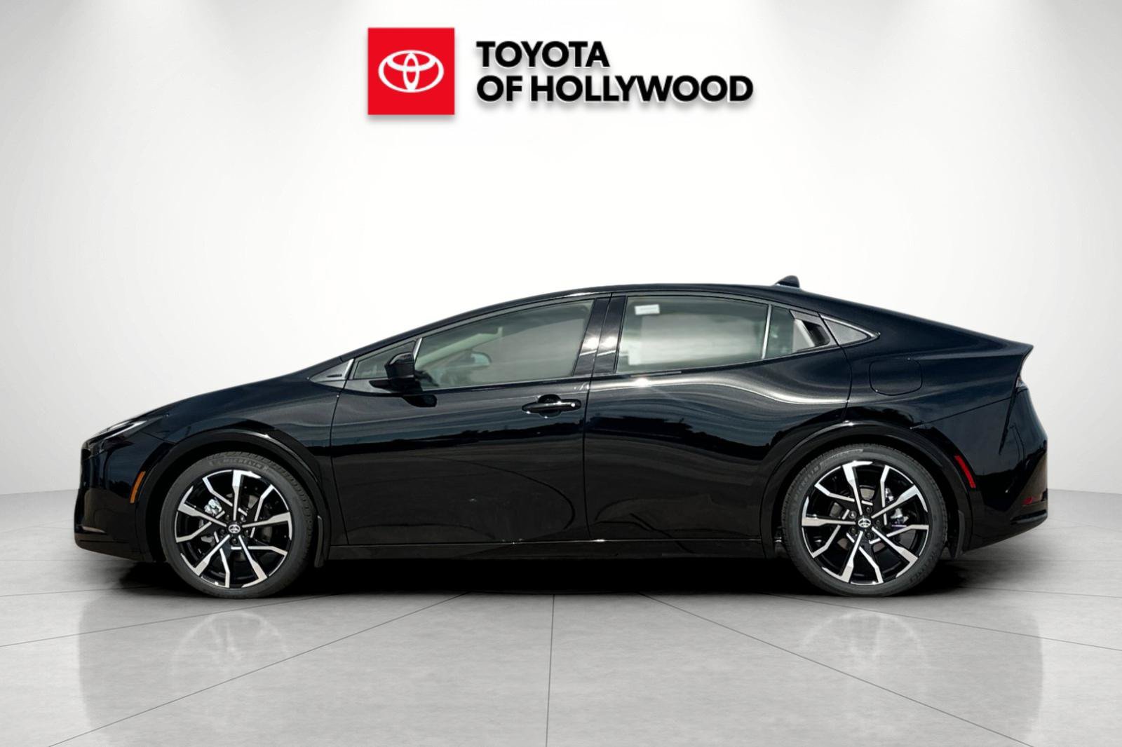 New 2027 Toyota Prius Plug-In Hybrid FWD image 9