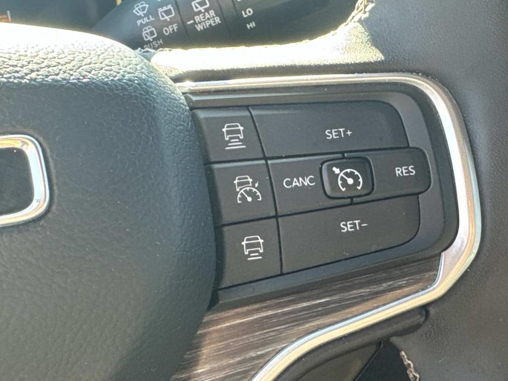Used 2024 Jeep Wagoneer L Series III w/ Flexible Seating Group AWD/4WD image 39